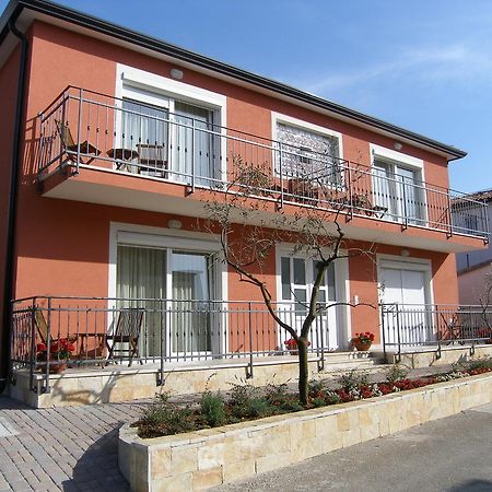 Apartments Nina Умаг Экстерьер фото