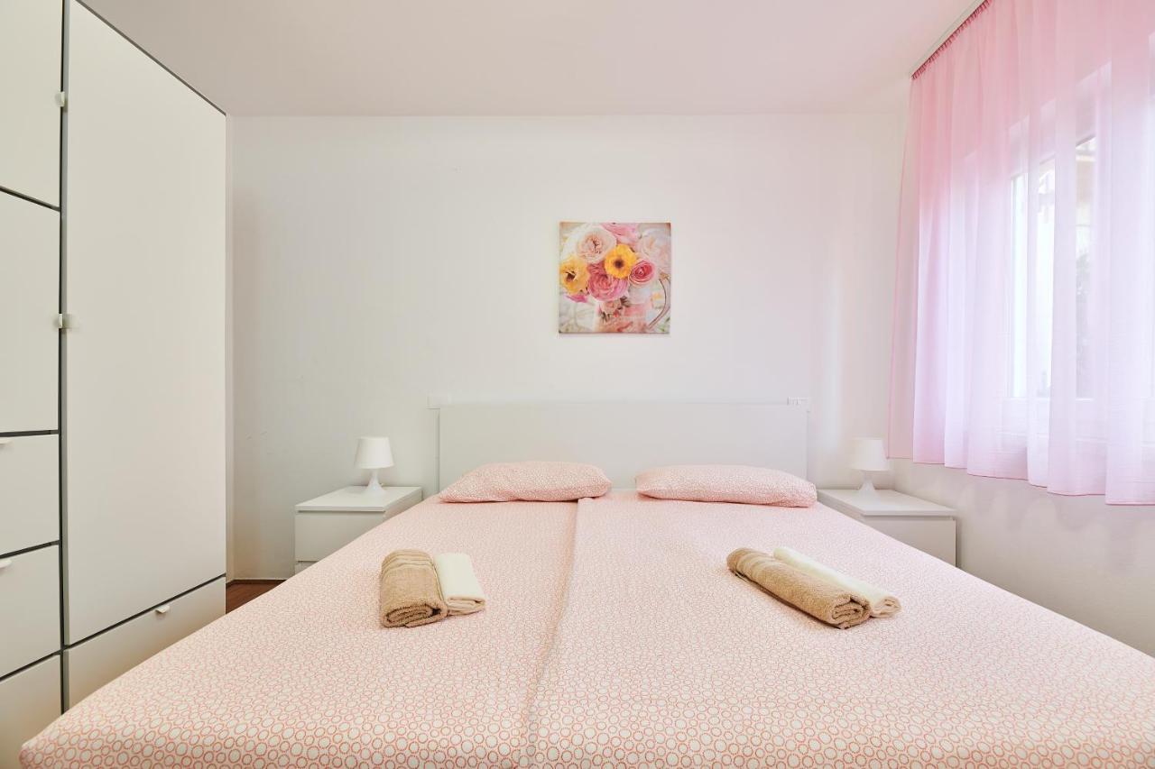 Apartments Nina Умаг Экстерьер фото